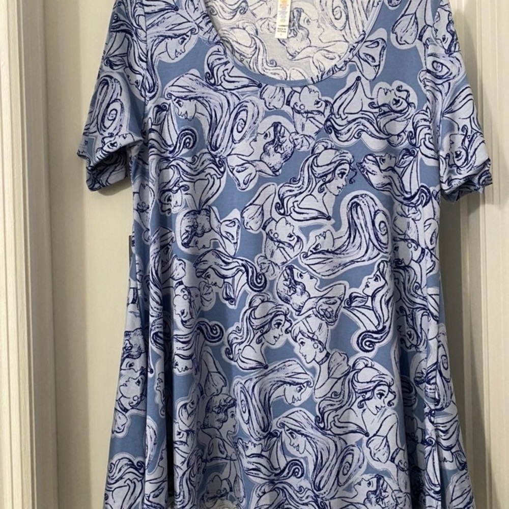NWT LuLaRoe Disney Perfect Tee Size S